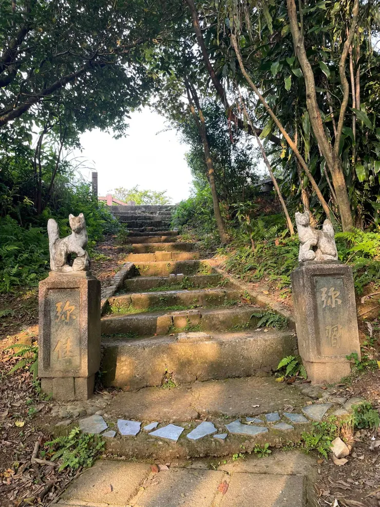 日治時期「末廣稻荷神社」狛狐