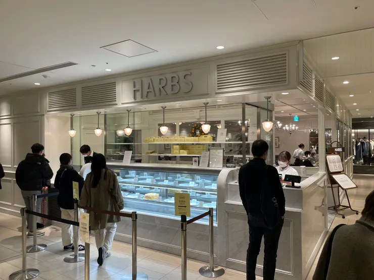 轉眼間架上的蛋糕也快沒了