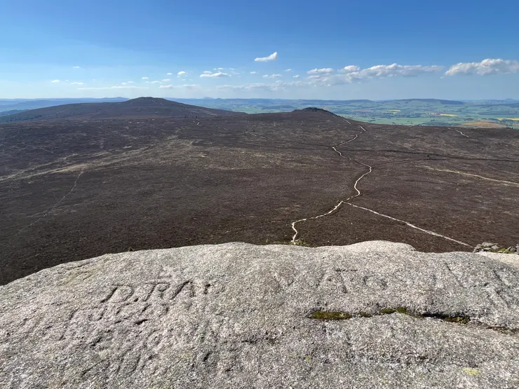 Oxen Craig by Leo 05/2025(右方突起山丘）