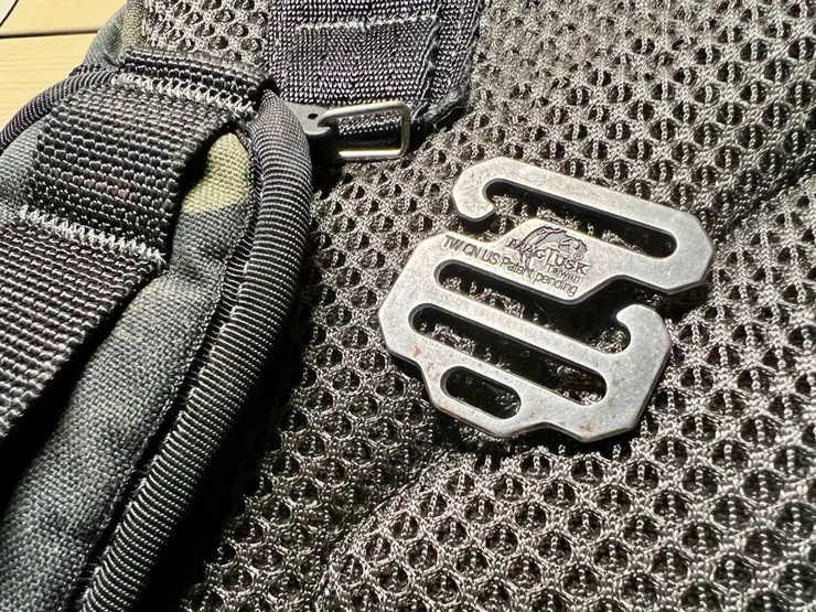 這邊連接點我喜歡用馬蓋先原廠的MAGTUSK輕型萬用鉤