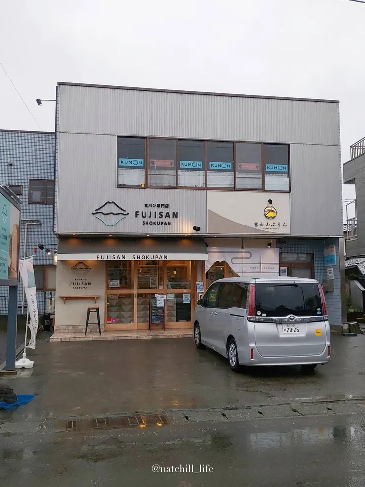 售賣麵包與布丁的店鋪