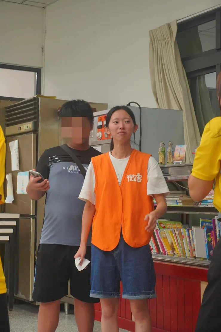 跟阿翰道別時眼淚不小心掉幾滴出來的我