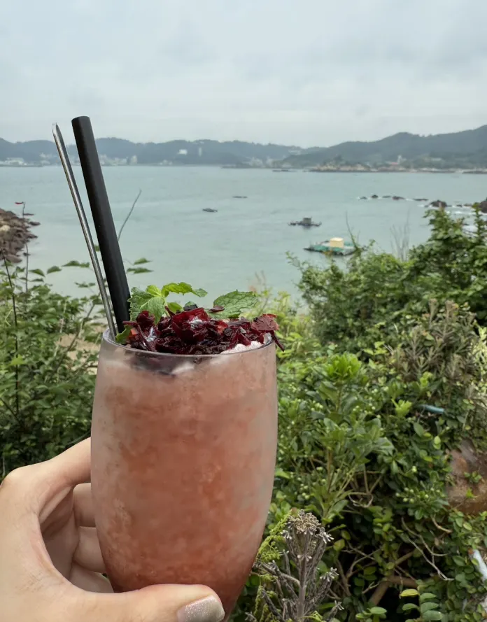 冰涼解渴的水果茶冰沙