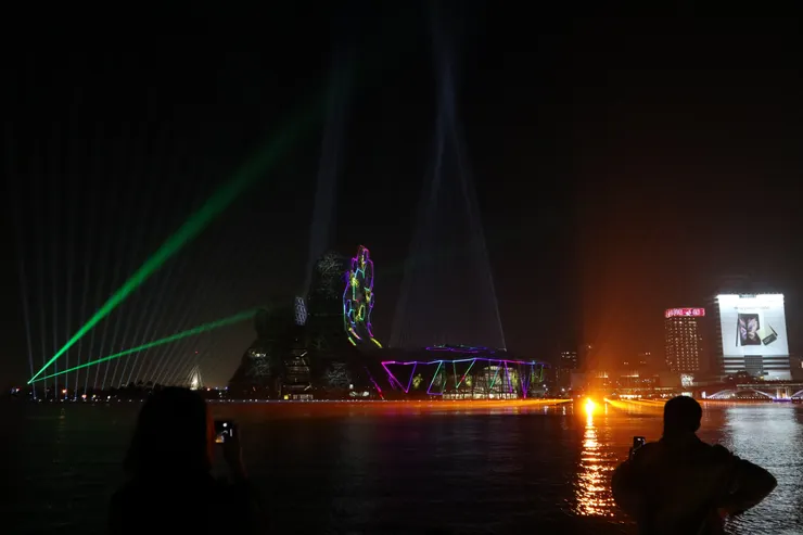 來自旗後山上的綠色雷射