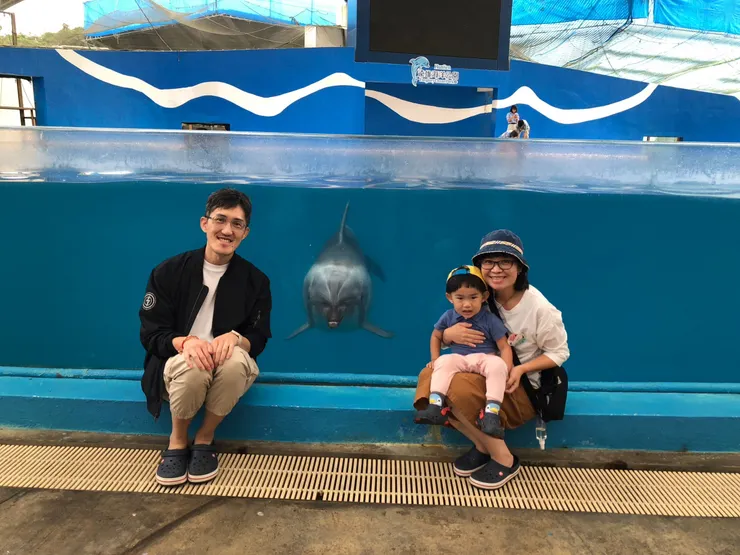 小J家族與海豚合影
