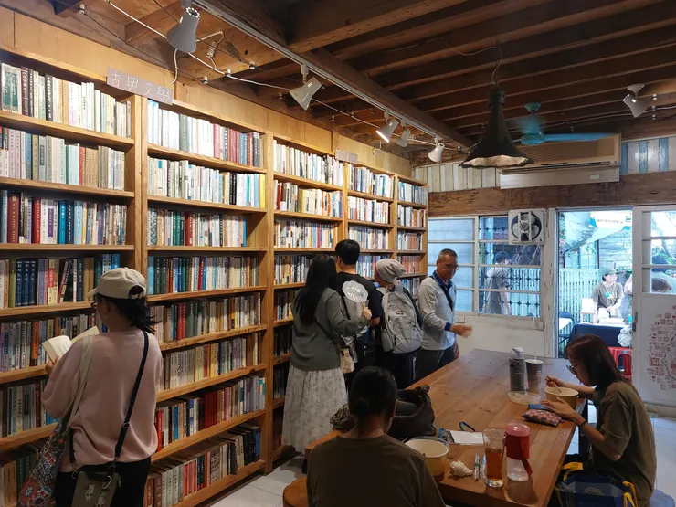 時光二手書店 / 資料來源：林鴻鈞@並木居