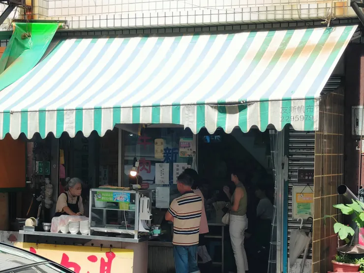 有種藍帶主廚感 的老闆娘