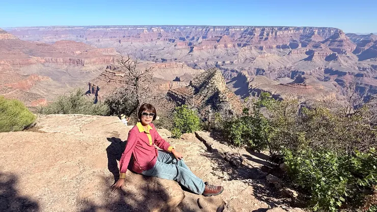 大峽谷由科羅拉多河耗費萬年切割， 更精確應該要稱科羅拉多大峽谷。