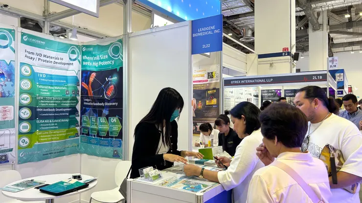 圖說：偉喬生醫參與新加坡2024年亞洲醫療展，現場吸引不少經銷商與醫療機構詢問。（資料來源：偉喬生醫）