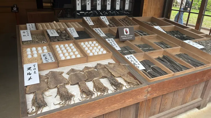 畢竟過往食物保存不易，做成乾貨有其必要性。