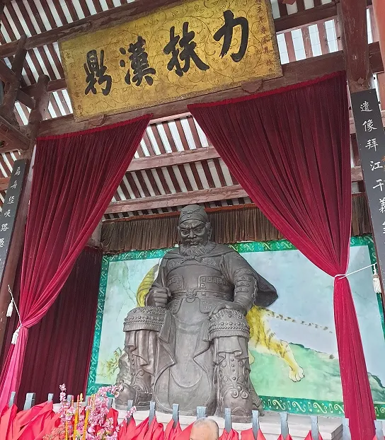 正殿張飛的雕像