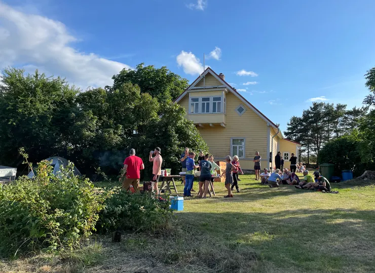 開始準備晚餐的大家