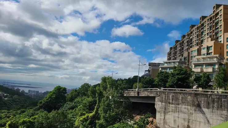 如果光看照片而不親臨實境，會很難理解如此山光水色、環境清幽之處，居然乏人問津，因為這裡完全沒有生活機能。