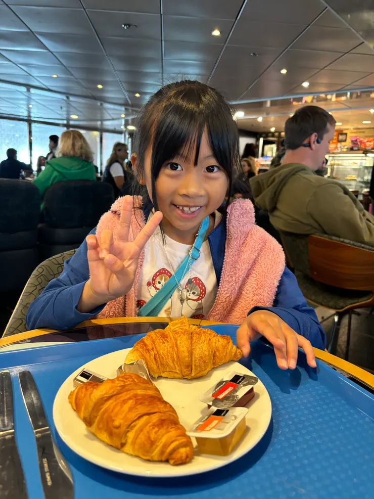 渡輪內有販售餐點和點心