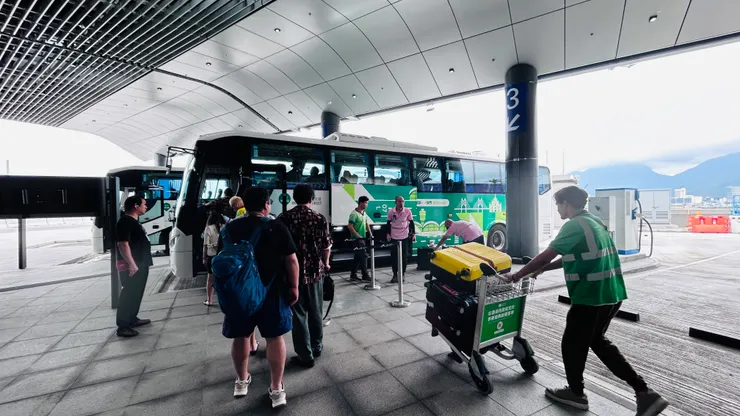 有人會幫你搬行李