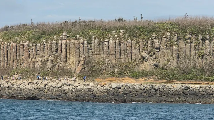 海上遠眺桶盤地質公園，素有澎湖黃石公園的美譽
