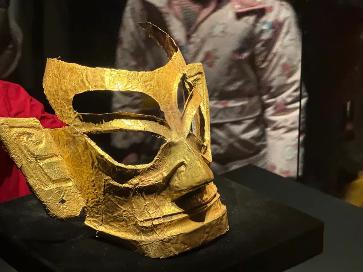 精緻的黃金面具