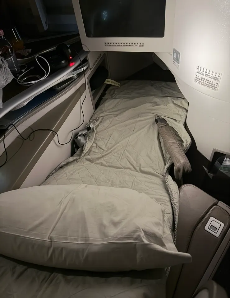 這是鋪床後我睡醒之後的床，當時沒想到會Po文，純粹留給紀錄而已