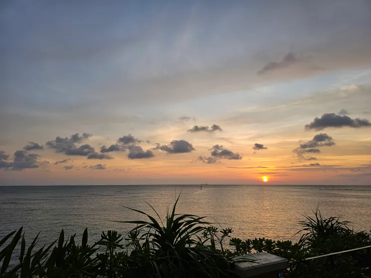 即將沉沒在大海中