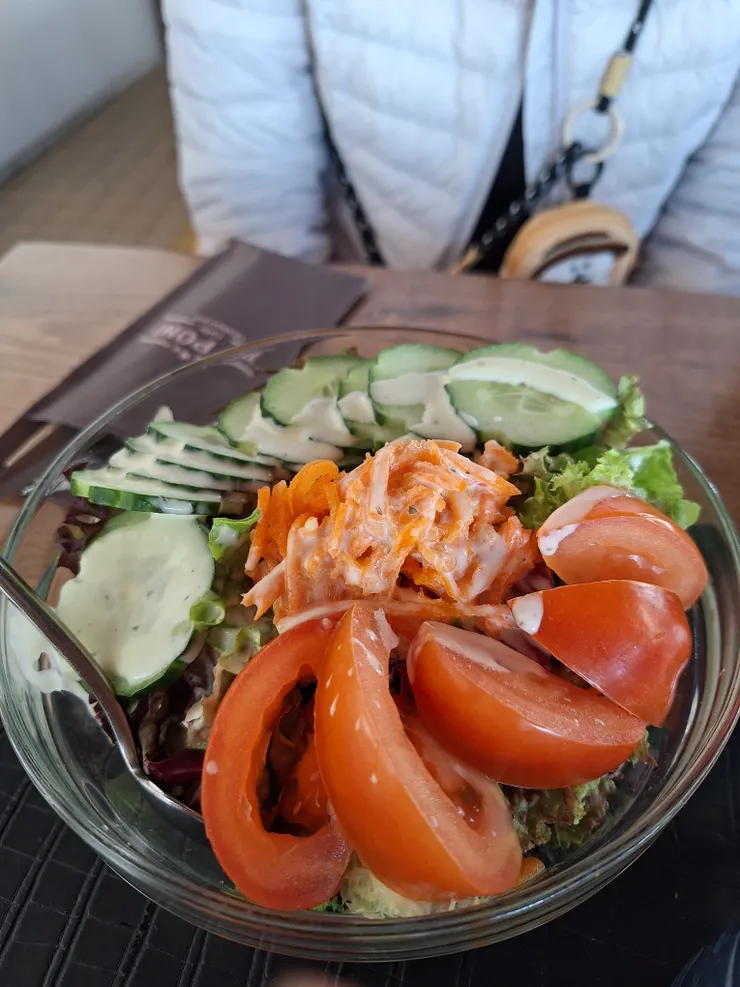 沙拉，一堆人共用