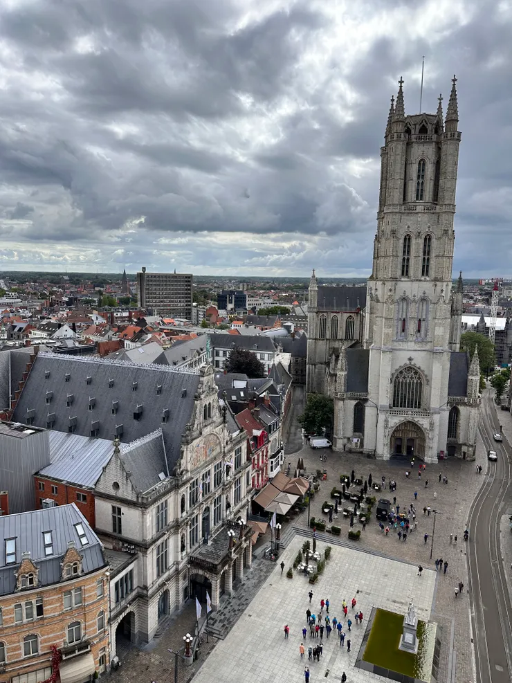 2025/7，聖巴夫主教座堂與廣場