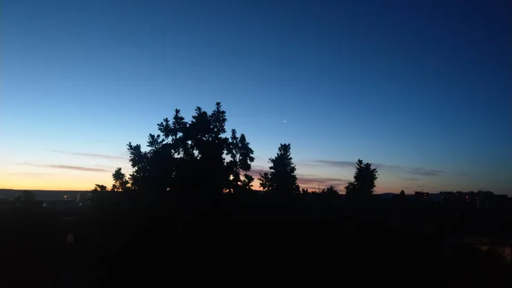 將近早上四點的天空