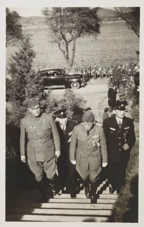 1943年11月，錢德拉·鮑斯出訪南京。左一為鮑斯，右二為汪政權宣傳部部長林柏生，左二為外長褚民誼。-來源：美國國會圖書館，影像部，褚民誼相片集，Lot 11700。