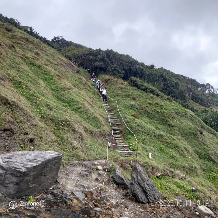 這是接下來要爬上去的好漢坡
