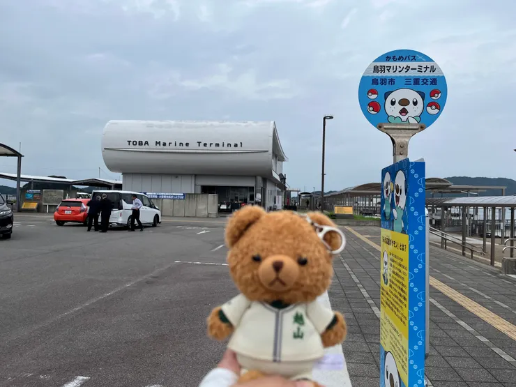 旁邊就有超大停車場，收費合理