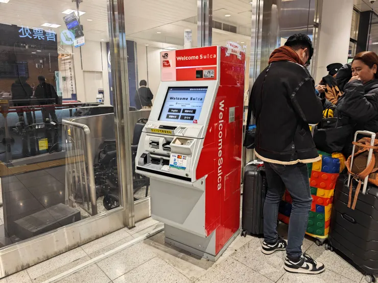 花了大約20分鐘,排到購卡機台