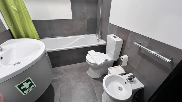 右邊就是多功能洗屁屁盆