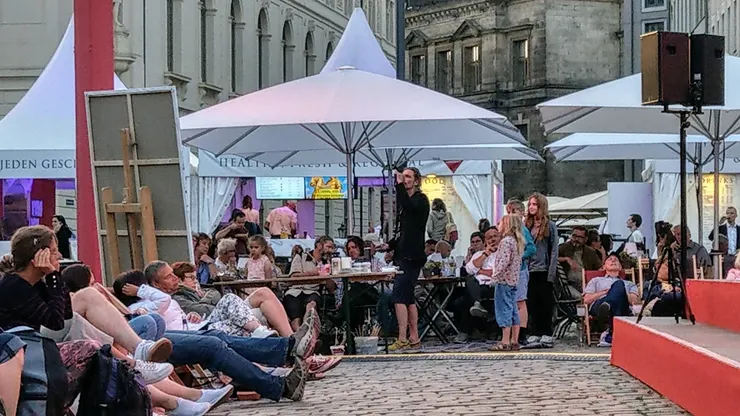 相較音樂會，小朋友顯然比較好奇藝術家在做什麼