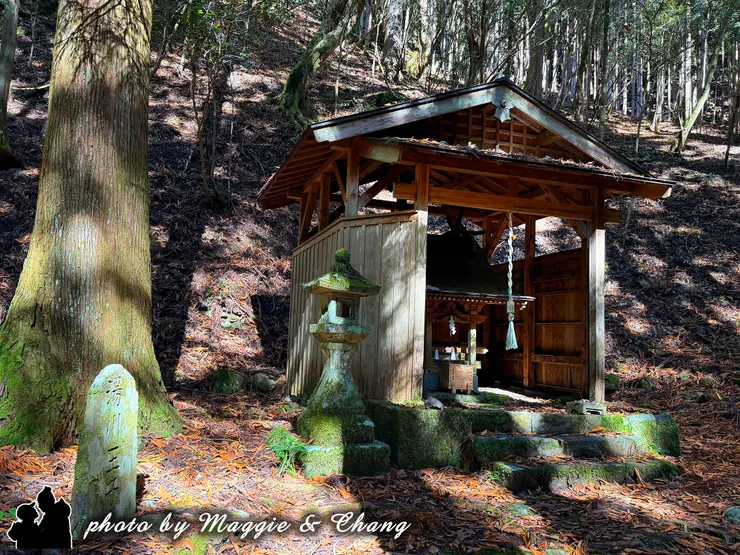 「湯川王子」，被供奉為九十九王子之一，屬於地位較高的王子，也是道湯川的守護神。