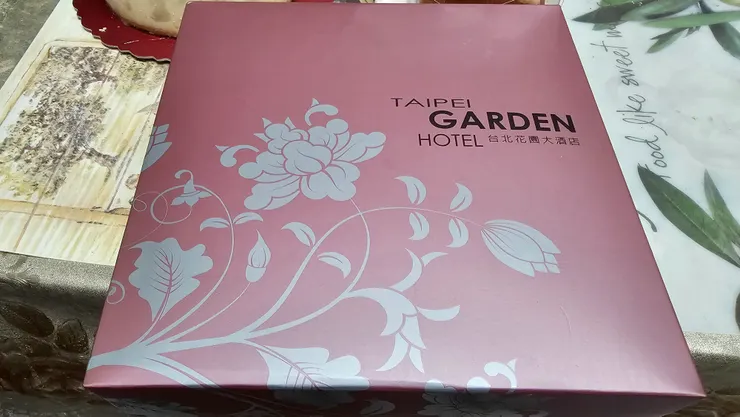 台北花園大酒店的蛋糕盒好美!