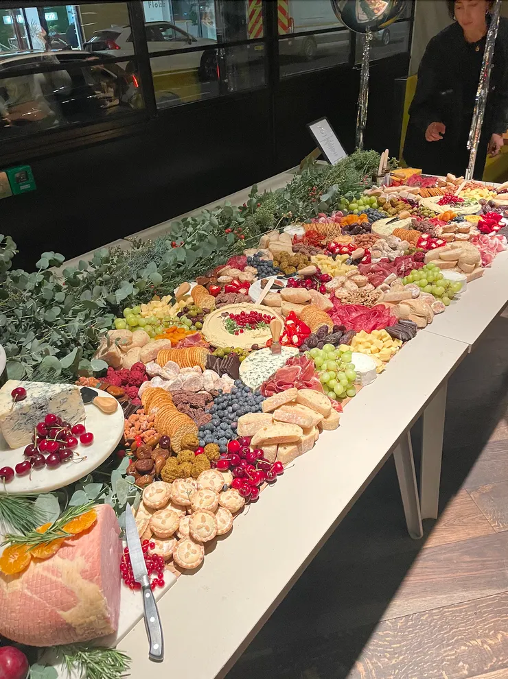 之前倫敦辦公室辦的聖誕趴。是不是歐風滿滿,這真的是歐洲限定,搬到北美後WeWork給的東西都是一些貝果燕麥PB&J,有夠無聊