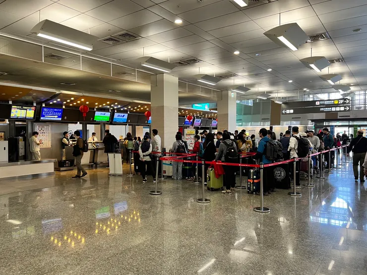 比起桃機，松山機場人潮舒服多了