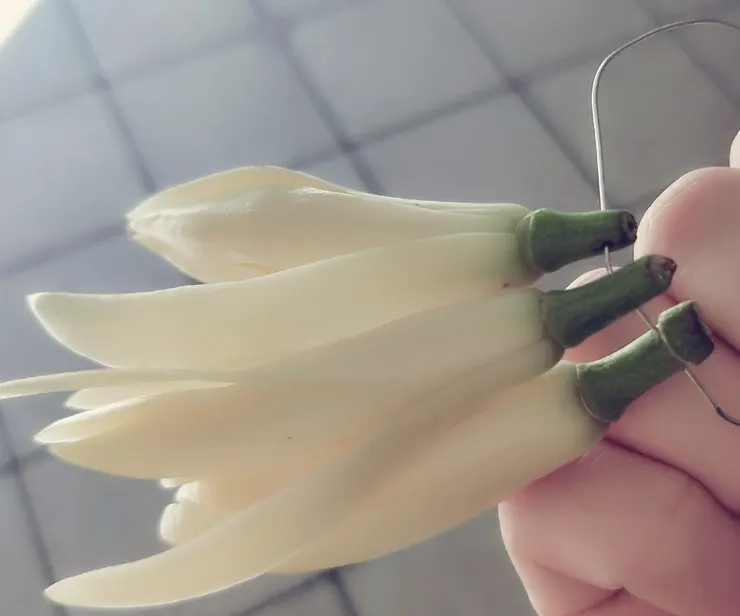 我帶走的，是其中之一。而他的整個黃昏，仍沉甸甸地，捧在雙手上。