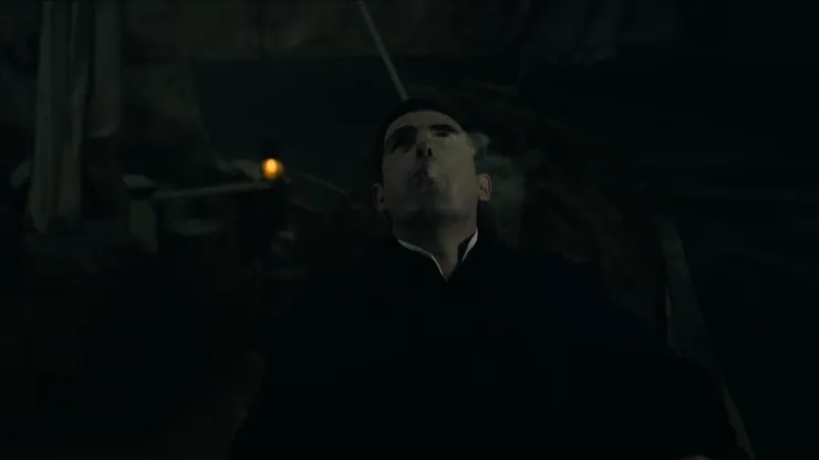 德古拉吐出雲霧。（Source : Netflix。）