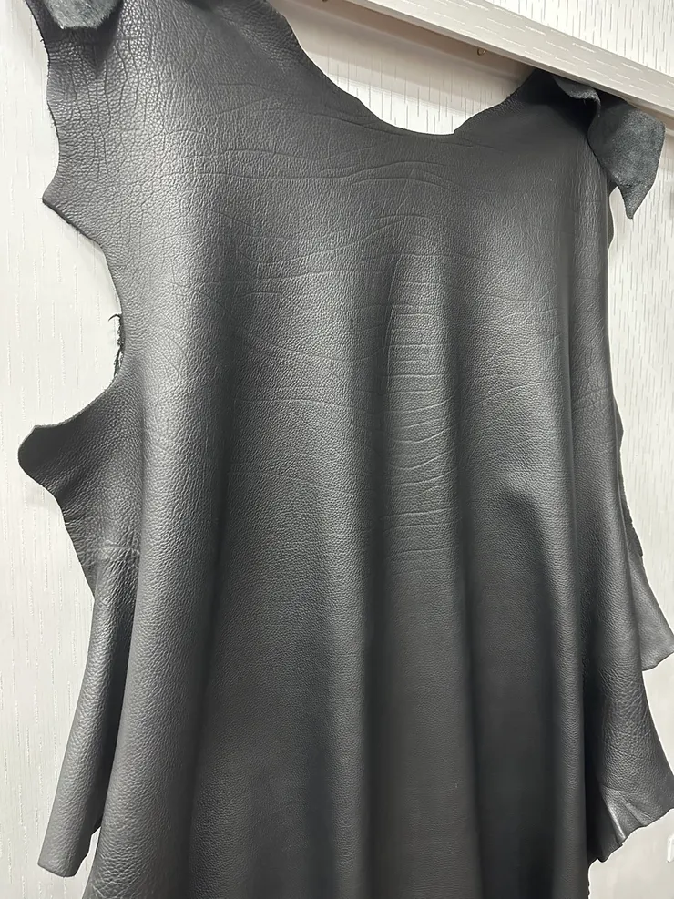 頭層牛皮在沙發製作中扮演著什麼角色