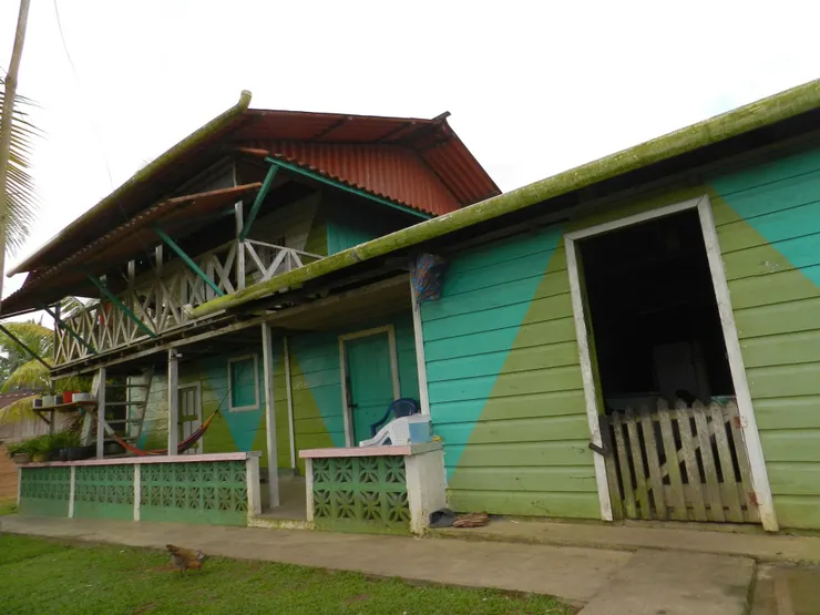 民宿瑪麗亞女士的家，左邊樓上第一間就是我們三個人住了兩晚的房間