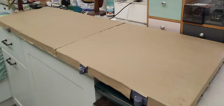 鋪上牛皮包裝紙，好像買錯了！