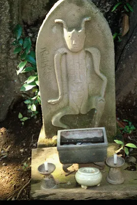 東京深大寺慈惠大師石像 (photo:西郊西俗談話)