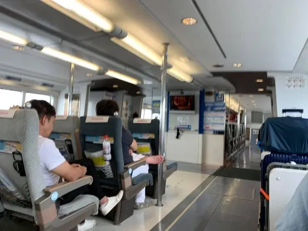 高速船內部