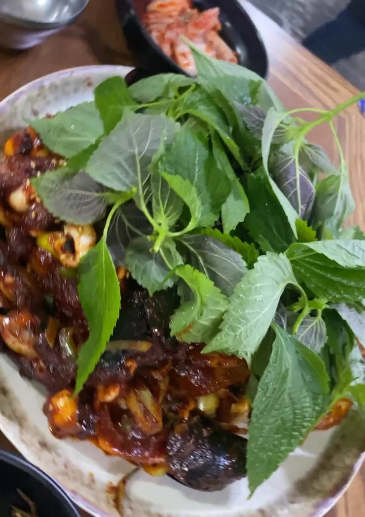 以辣炒章魚聞名的餐廳 소금바치 순이네