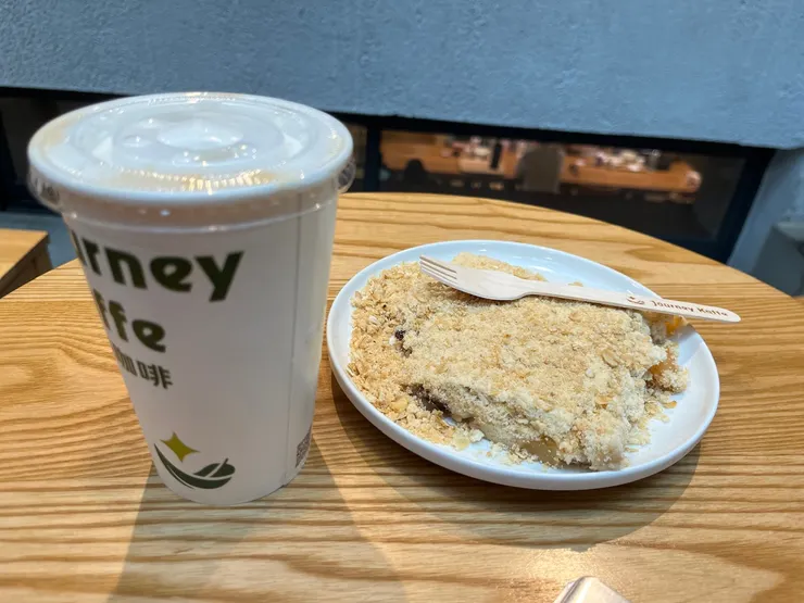 燕麥奶拿鐵、燕麥蘋果派。