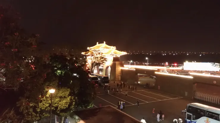 佛陀紀念館入口及遊覽車停車場