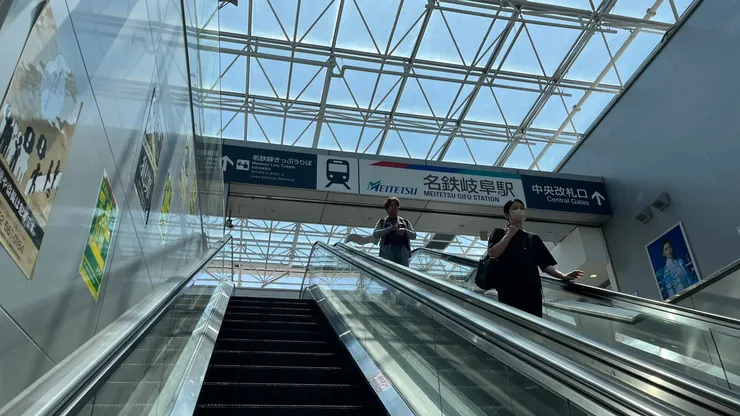 目前岐阜到機場間，沒有巴士可以搭乘。