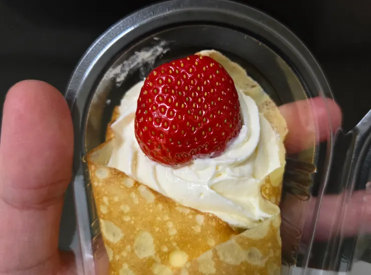 大草莓和飽滿的奶油