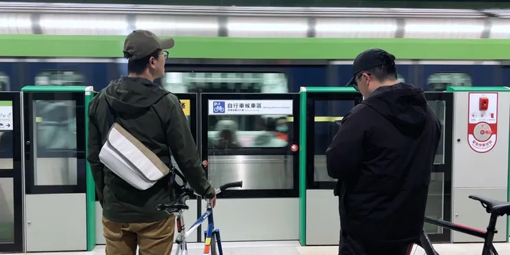 閘門有明確的標示