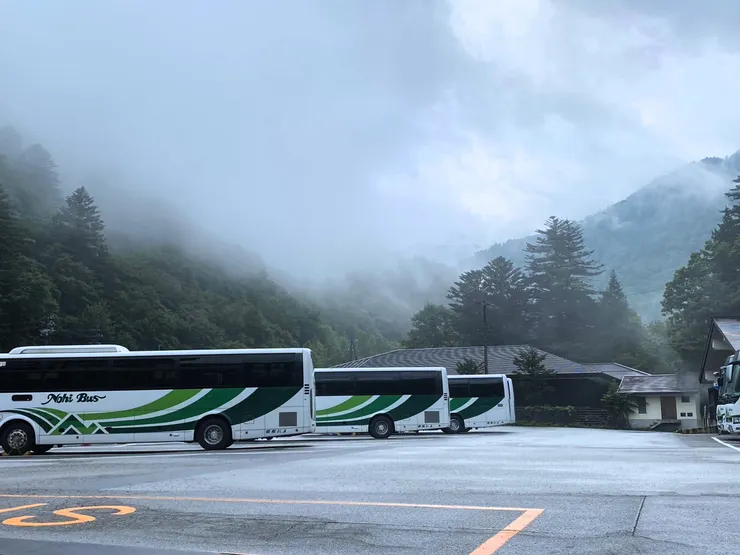 可以在平湯巴士總站乘坐前往上高地、新穗高、松本等地方